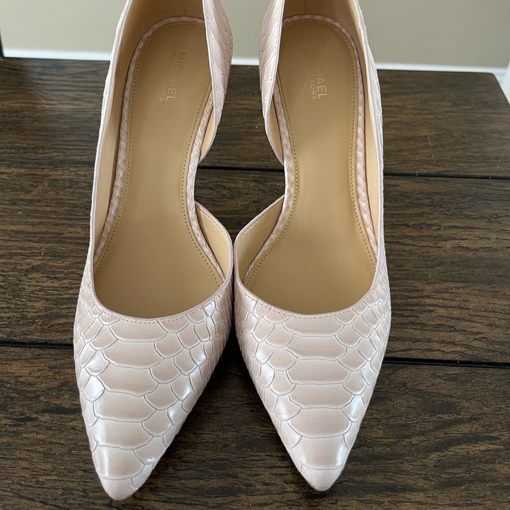 Michael Kors pump